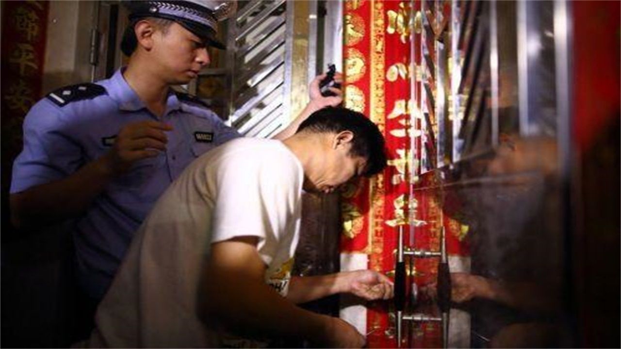 龙岩请开锁师傅开了锁后，师傅为什么一般都不进门，就算主人请也不进去？